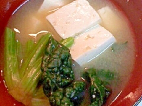 豆腐とちぢみほうれん草の味噌汁